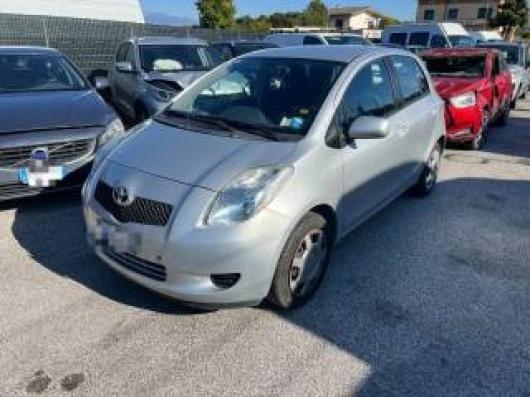 usato TOYOTA Yaris