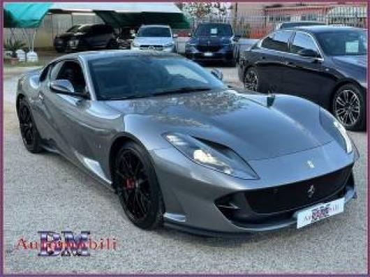 usato FERRARI 812