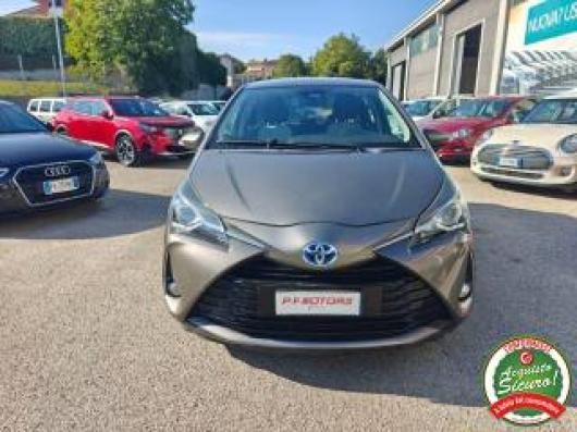 usato TOYOTA Yaris