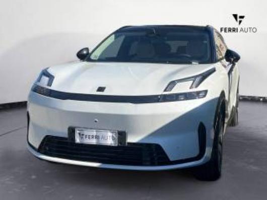 Km 0 LYNK & CO 08