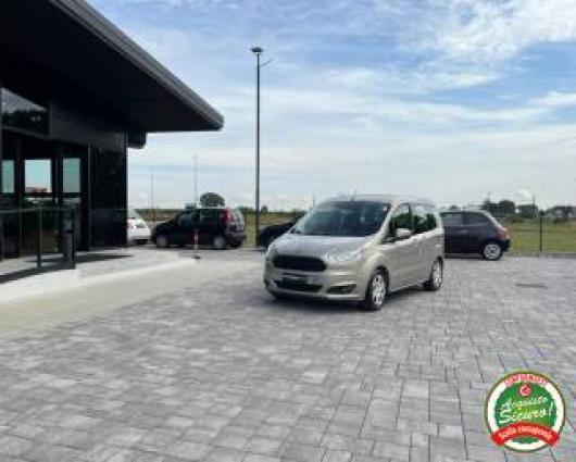 usato FORD Tourneo Courier