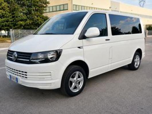 usato VOLKSWAGEN Caravelle