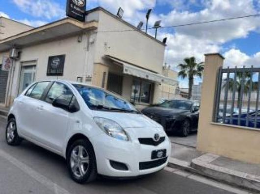 usato TOYOTA Yaris