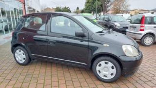 usato TOYOTA Yaris