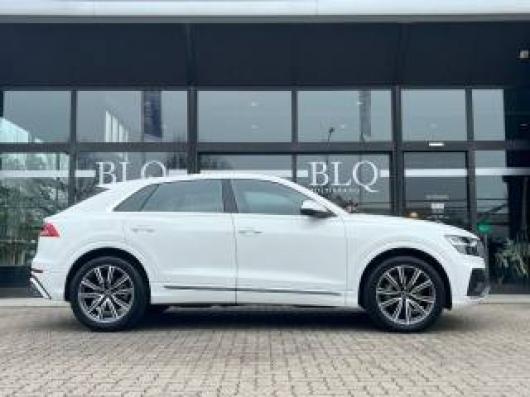 usato AUDI Q8