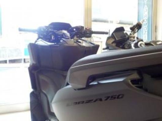 nuovo HONDA Forza 750