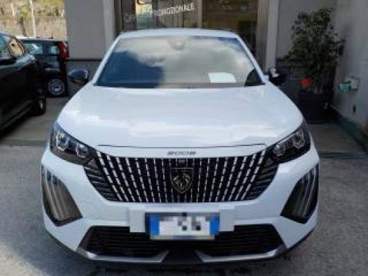 nuovo PEUGEOT 2008