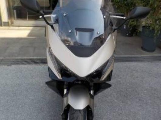 nuovo HONDA Forza 750