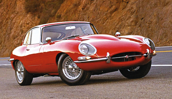 di un'auto che ha segnato la storia dell'automobile la Jaguar E Type