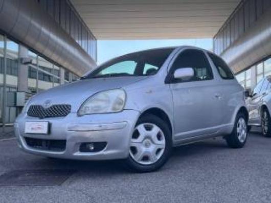 usato TOYOTA Yaris