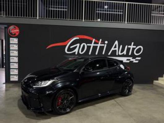 usato TOYOTA Yaris