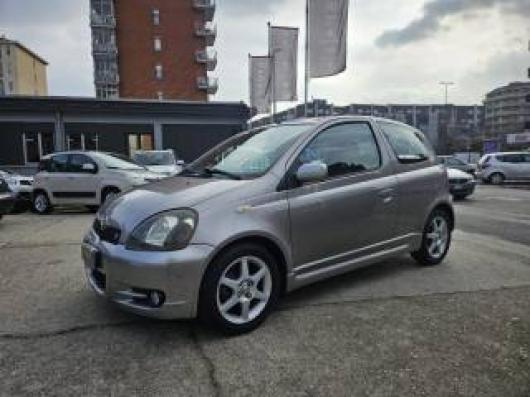 usato TOYOTA Yaris