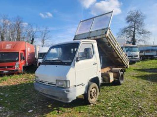 usato NISSAN Trade